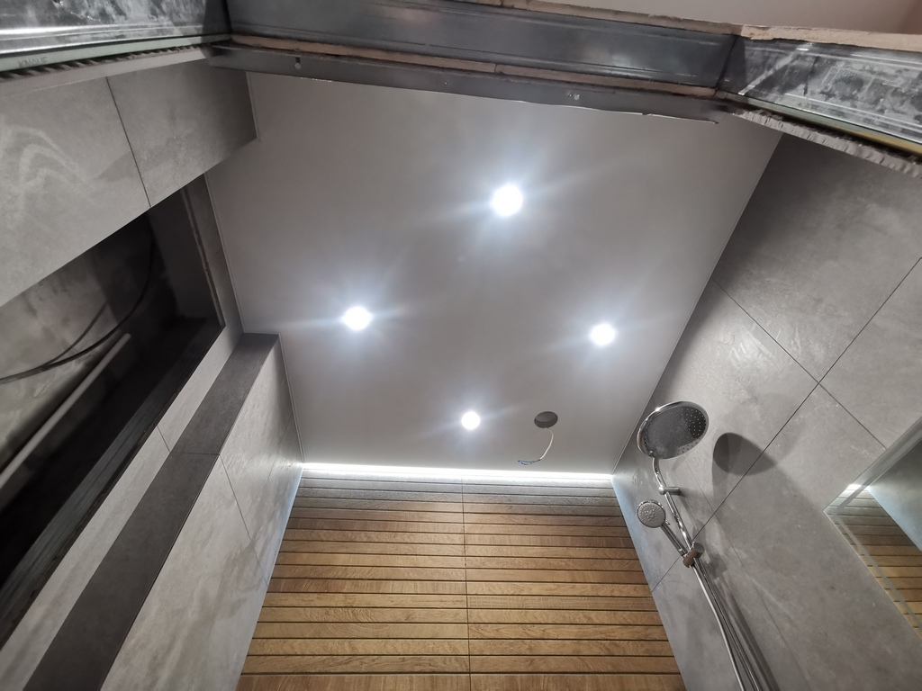 Натяжные потолки в душевую Потолки Всем