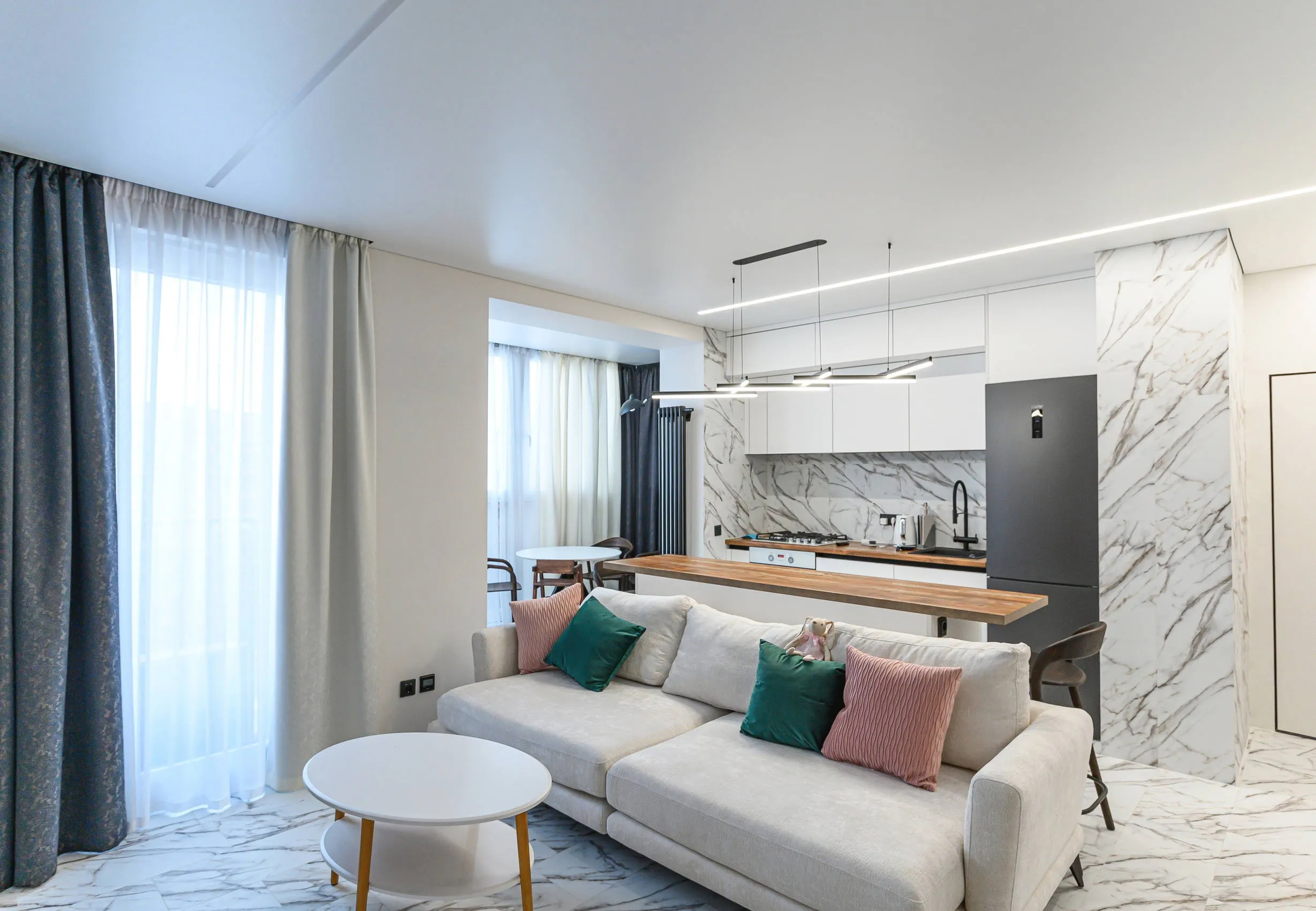 Натяжные потолки в зал (гостиную) Потолки Всем