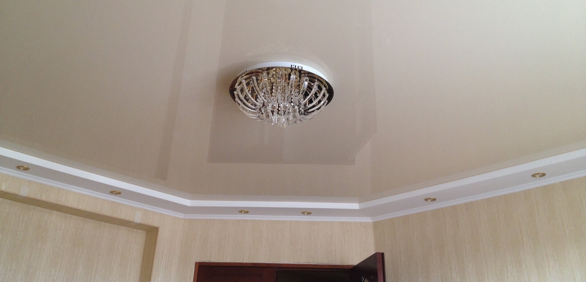 Бежевый натяжной потолок Потолки Всем