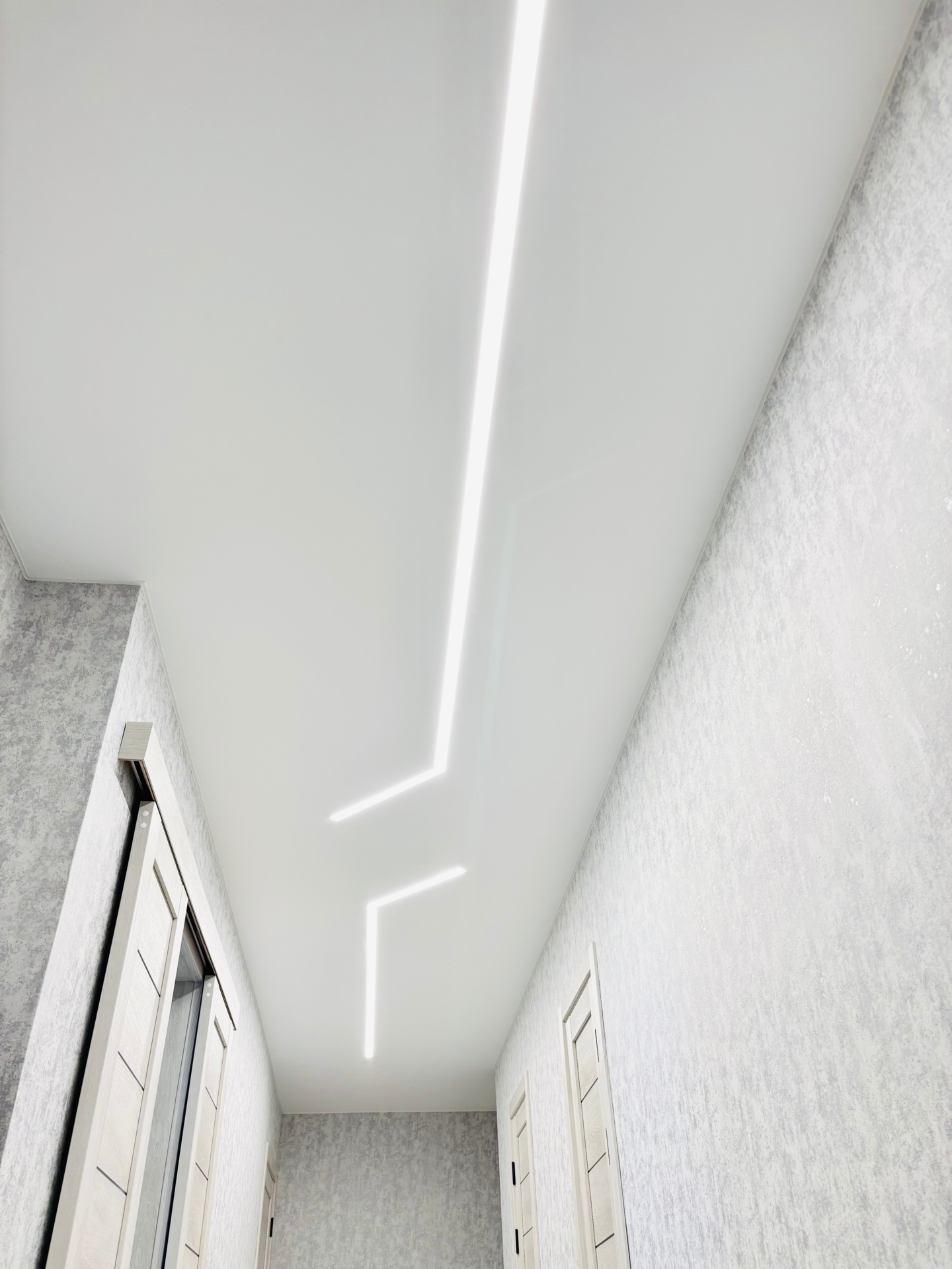 Натяжные потолки с подсветкой в коридор Потолки Всем