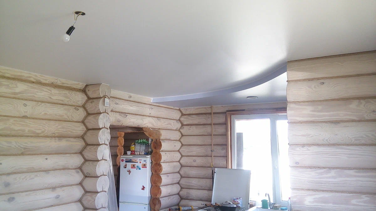 Натяжной потолок в деревянном доме Потолки Всем